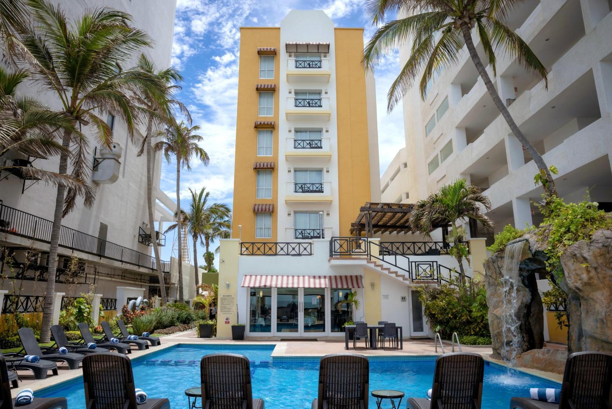 Best Western Hotel Posada Freeman Zona Dorada Масатлан Екстериор снимка