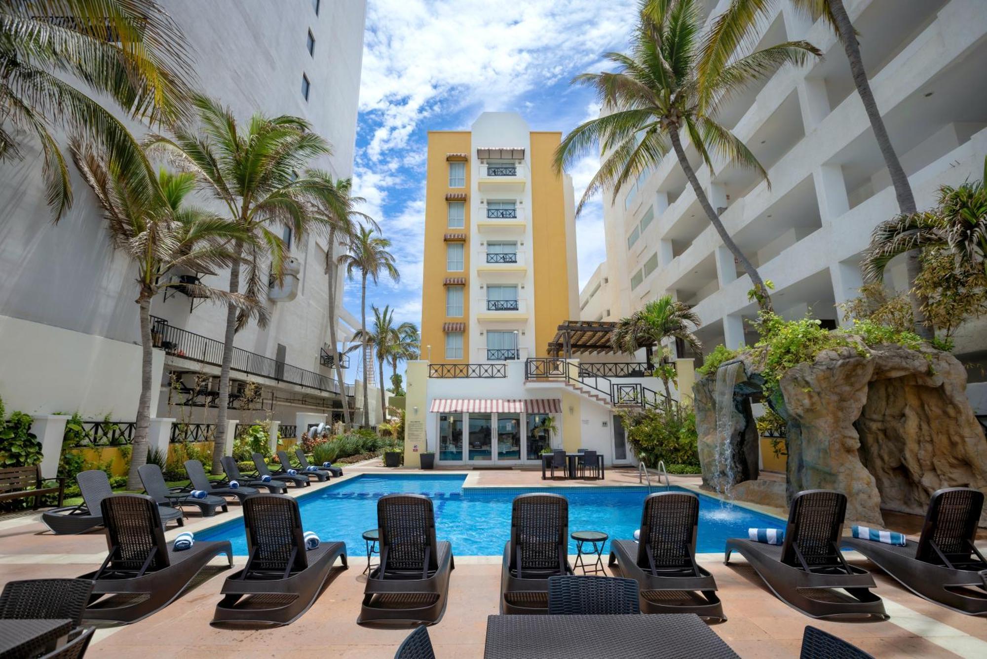 Best Western Hotel Posada Freeman Zona Dorada Масатлан Екстериор снимка