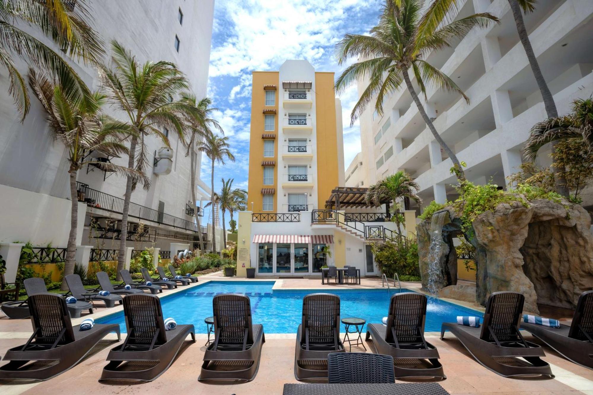 Best Western Hotel Posada Freeman Zona Dorada Масатлан Екстериор снимка