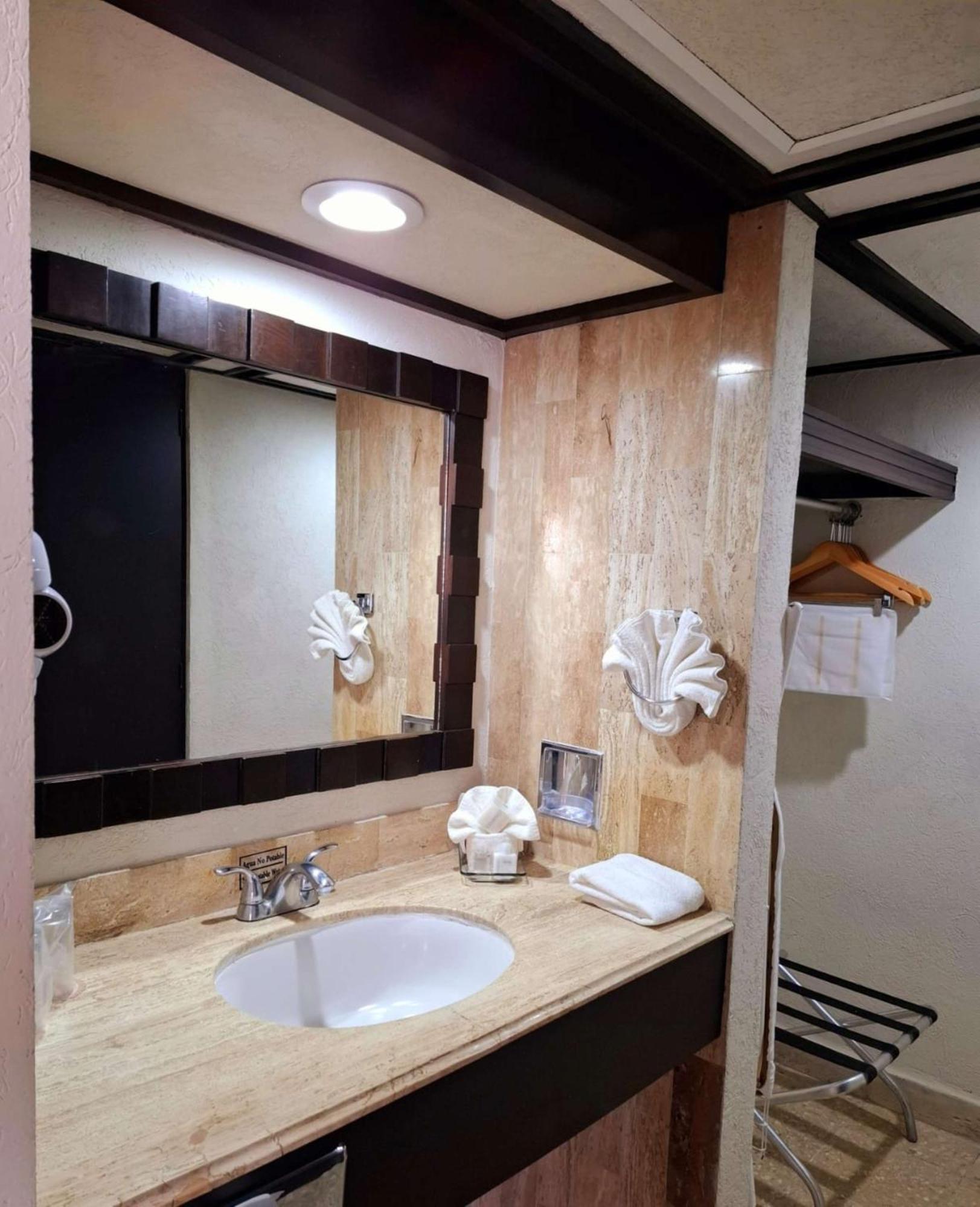 Best Western Hotel Posada Freeman Zona Dorada Масатлан Екстериор снимка
